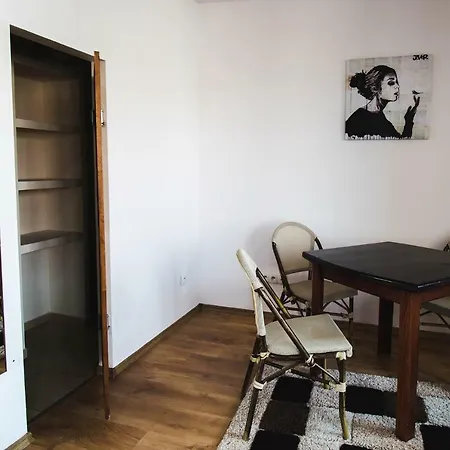 Apartament 300 M Od Plazy Διαμέρισμα *