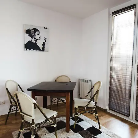 Διαμέρισμα Apartament 300 M Od Plazy